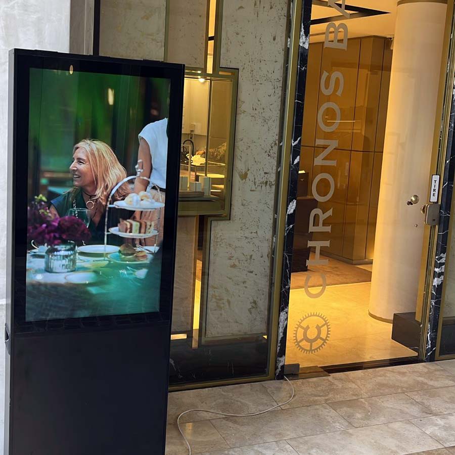 Tótem para vidriera en locales